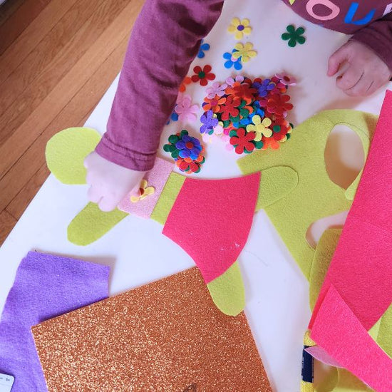 Load image into Gallery viewer, Felt Paper Dolls - Toddler Crafts
